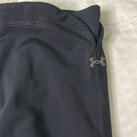 Under Armour Heat Gear Compression Leggings Womens Sz S Black Knee length video - Picture 7 of 13